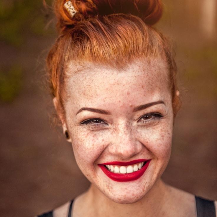 Jordan Kim, Client Relations Director, discussing corporate gifting strategy with business clients